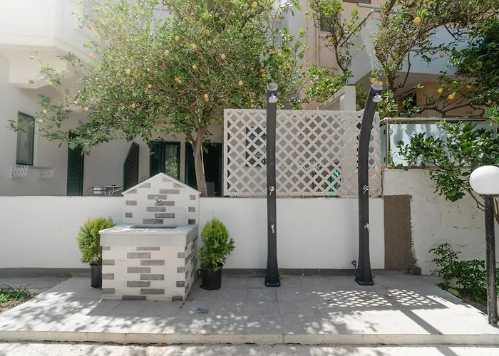 Μάνος Studios